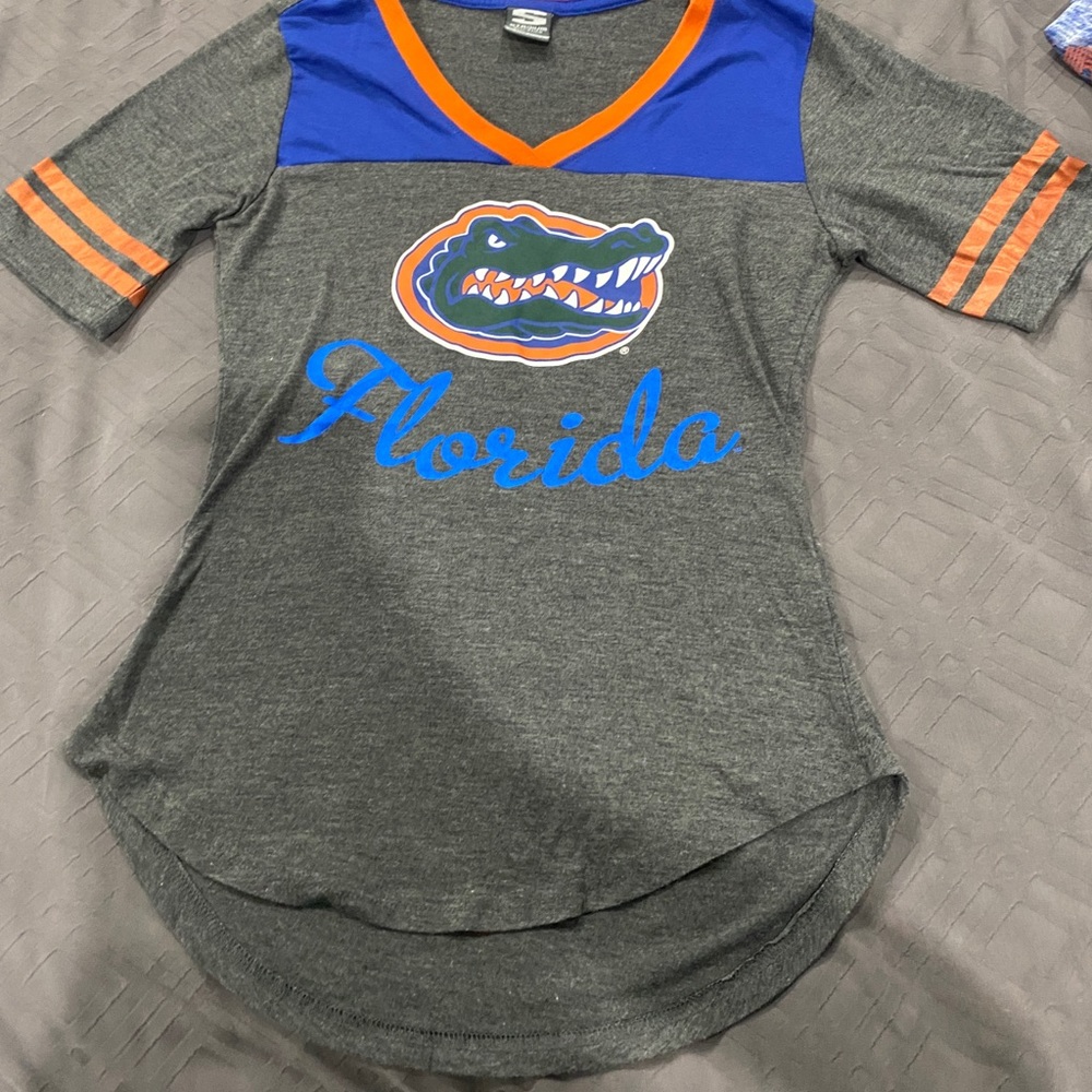 Florida gators shirt size small very cute on